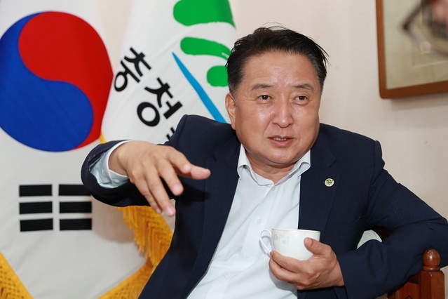 ▲ 김영환 충북도지사가 지난 7월 29일 충북도청에서 뉴데일리와 인터뷰를 하고 있다.ⓒ충북도