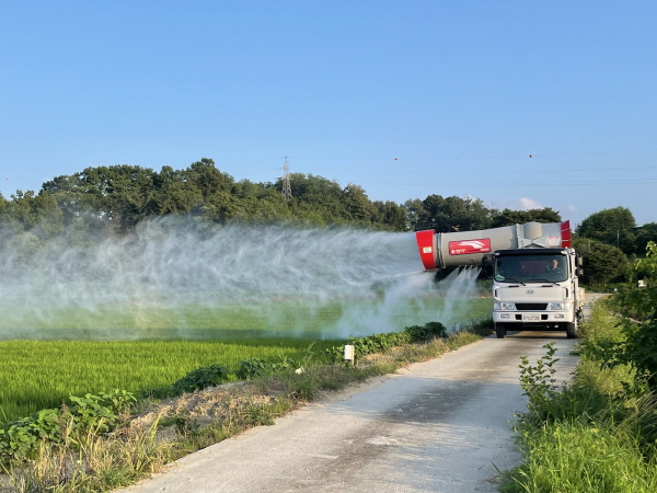 ▲ 충주시가 오는 12일까지 공동방제 사업을 실시한다.ⓒ충주시