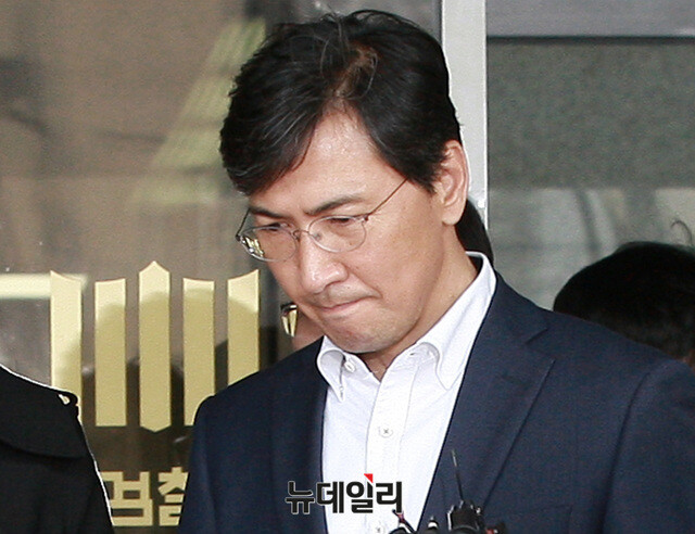 ▲ 안희정 전 충남도지사가 4일 3년 6개월의 형기를 마치고 출소했다. 사진은 안 전 지사가 수행비서를 성폭행한 혐의로 검찰에 출두하고 있다.ⓒ뉴데일리 D/B