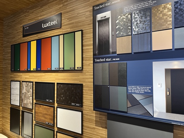 ▲ 부산공장에서는 고객들의 요구사항에 대응해 다양한 색상,패턴의 제품을 생산중이다. ⓒ정원일 기자