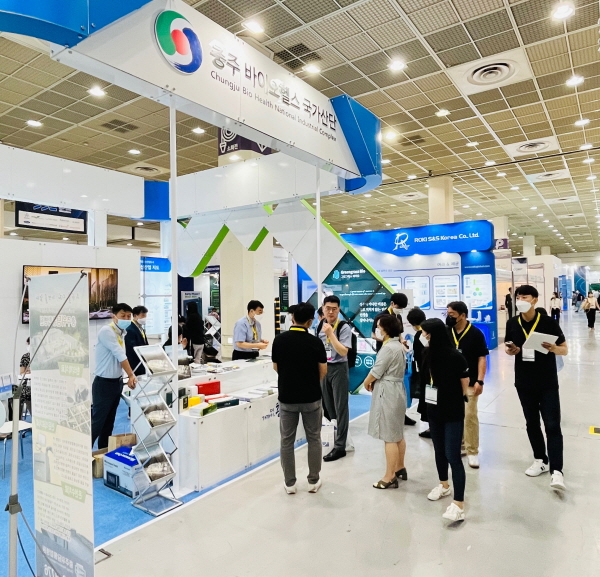 ▲ 충주시가 서울 바이오 박람회에 참가해 바이오헬스국가산단을 홍보하고 있다.ⓒ충주시