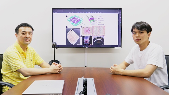 ▲ (왼쪽에서 오른쪽으로) DGIST 화학물리학과 이성원 교수, 최혁주 박사과정생.ⓒDGIST