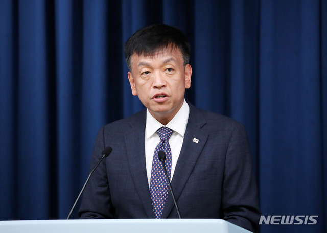 ▲ 최상목 대통령실 경제수석이 지난 7월27일 서울 용산 대통령실 청사 브리핑룸에서 제4차 비상경제민생회의 관련 브리핑을 하고 있다.ⓒ뉴시스