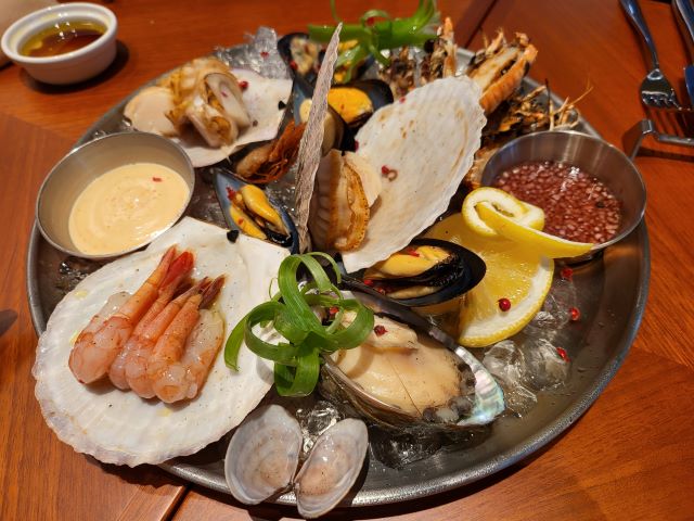 ▲ 더 키친 일뽀르노의 해산물 플래터 요리 '삐아띠 디 마레'. ⓒ뉴데일리
