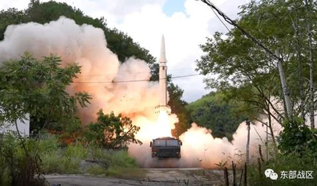 ▲ 중국군 동부전구가 SNS에 공개한 탄도미사일 훈련 장면. ⓒ위챗 화면캡쳐.