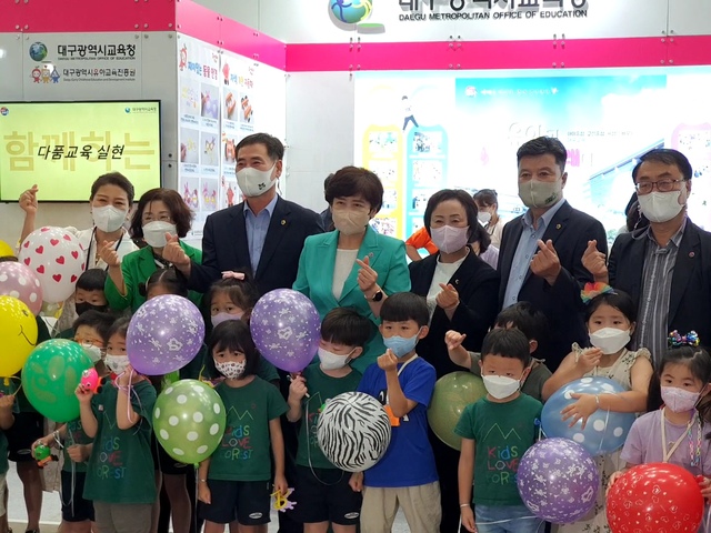 ▲ 대구광역시의회 교육위원회(위원장 이동욱)는 8월 4일 엑스코에서 개최되는 ‘2022 대구유아교육전’을 참관하며 대구유아교육의 방향과 성과를 점검했다.ⓒ대구시의회