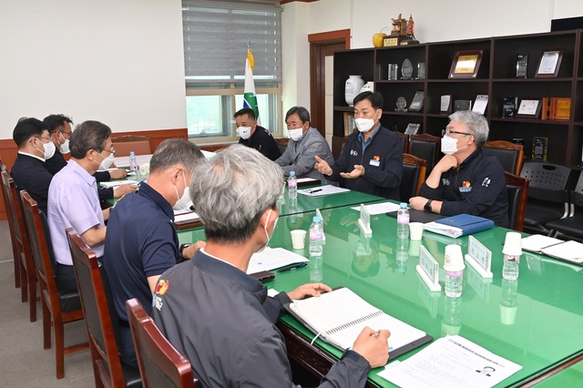 ▲ 청송군(군수 윤경희)은 지난 8월 4일 목요일 소기홍 행정안전부 장관정책보좌관의 방문 일정에 맞추어 지역소멸대응 정책간담회를 가졌다.ⓒ청송군