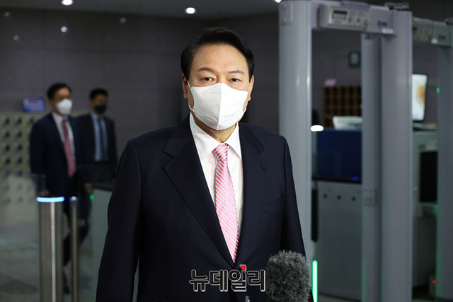 ▲ 윤석열 대통령이 5월23일 오전 서울 용산구 대통령실로 출근하고 있다.ⓒ(사진=대통령실 국민소통관)