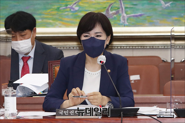 ▲ 전현희 국민권익위원장이 지난달 27일 국회 정무위에 출석하여 의원들의 질의에 답변하고 있다. ⓒ이종현 기자(사진=공동취재단)