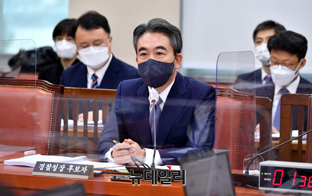 ▲ 윤희근 경찰청장 후보자가 8일 오전 국회 행정안전위원회에서 열린 인사청문회에서 의원들의 질문에 답하고 있다. ⓒ이종현 기자(공동취재사진)
