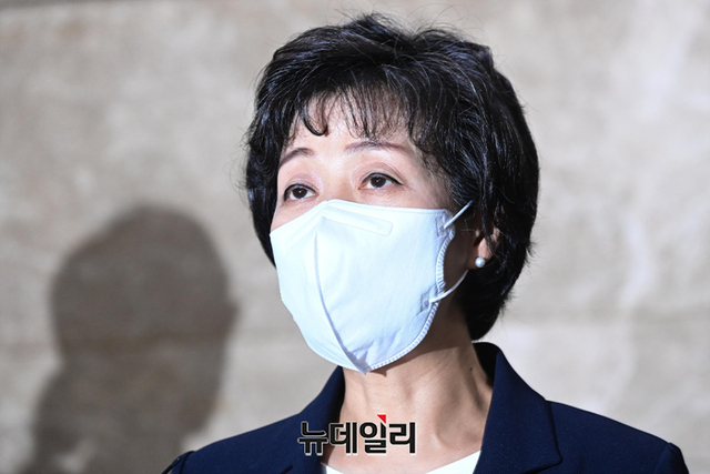 ▲ '만 5세 초등학교 입학' 정책으로 논란을 빚고 있는 박순애 교육부 장관이 8일 오후 서울 여의도 한국교육시설안전원에서 사퇴관련 입장을 밝히고 있다.ⓒ강민석 기자