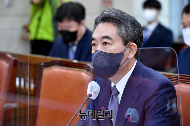 ▲ 윤희근 경찰청장 후보자가 8일 오전 국회 행정안전위원회에서 열린 인사청문회에서 의원들의 질문에 답하고 있다.ⓒ이종현 기자(공동취재사진)