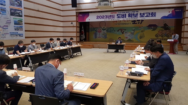 ▲ 포항시는 10일 시청 대회의실에서 각종 현안사업의 안정적인 재원확보를 위한 ‘2023년 도비 확보 보고회’를 가졌다.ⓒ포항시