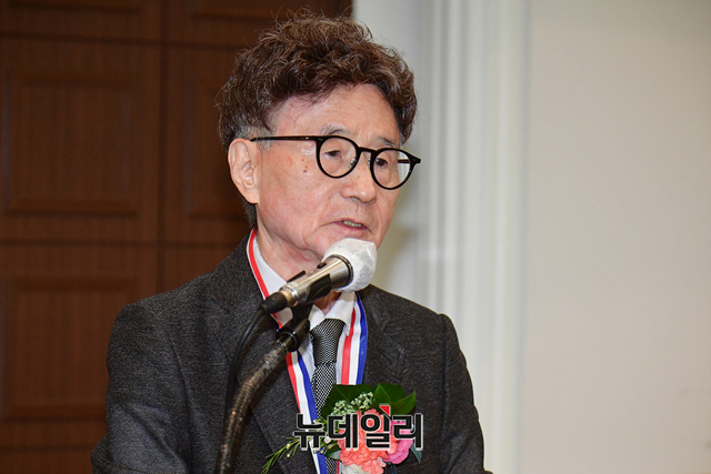 ▲ 8일 열린 제15회 '우남이승만애국상' 시상식에서 대상 수상자로 선정된 류근일 언론인이 소감을 말하고 있다. ⓒ이종현 기자