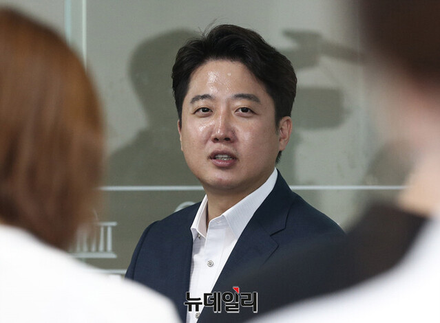 ▲ 이준석 국민의힘 대표가 13일 오후 국회 소통관에서 기자회견을 열고 윤리위 징계 과정과 비대위 전환 등에 대한 입장을 밝히고 있다.ⓒ뉴데일리DB