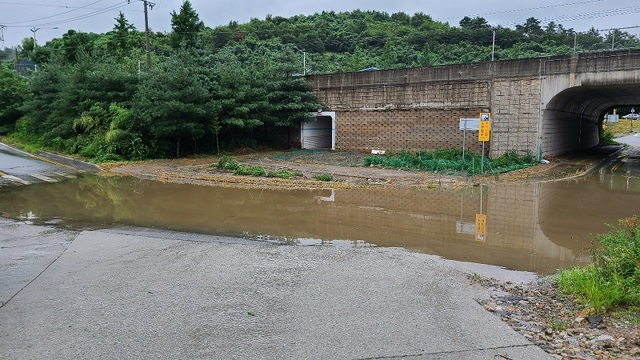 ▲ 집중 호우로 감성리교차로가 물에 잠겨져 있다.ⓒ세종시