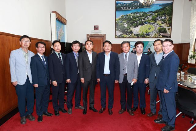 ▲ 김영환 충북지사가 16일 분야별 전문가 10명을 특별보좌관으로 위촉했다.ⓒ충북도