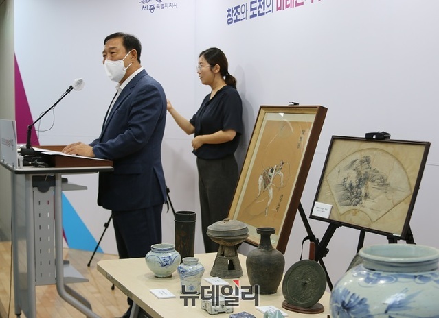 ▲ 최민호 세종시장이 17일 시청 정음실에서 정례브리핑을 하고 있다.ⓒ이길표 기자