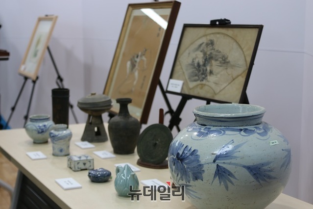 ▲ 미국 로스앤젤레스 거주 중인 교포 김대영씨가 세종시에 기증한 유물들.ⓒ이길표 기자