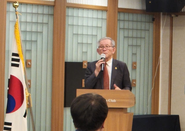 ▲ 8일 오후 서울 중구 한국프레스센터에서 개최된 '대한민국 건국 74주년 기념 학술대회'에서 문무일 건국대통령기념사업회 사무총장이 발언을 하고 있다. ⓒ안선진 기자