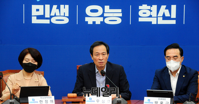▲ 우상호 더불어민주당 비상대책위원장이 19일 오전 국회에서 열린 비상대책위원회의에서 발언하고 있다. ⓒ이종현 기자