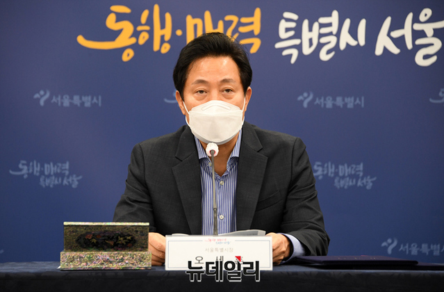 ▲ 오세훈 서울시장이 19일 오전 서울시청 영상회의실에서 개최된 '취약계층 대상 디지털 교육격차 해소 및 인재 육성을 위한 업무협약'에서 인사말을 하고 있다. ⓒ서울시 제공