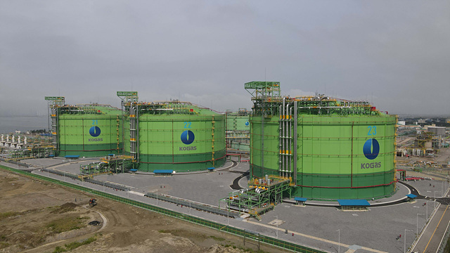 ▲ 금호건설이 지난해 준공한 인천 LNG 생산기지 저장탱크 전경.ⓒ금호건설