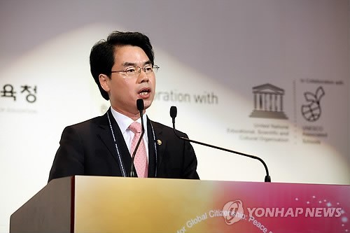 ▲ 나승일 전 교육부 차관이 2013년 '유네스코학교네트워크(UNESCO Associated Schools Project Network) 60주년 기념 국제포럼'에 참석해 환영사를 하고 있다.ⓒ연합뉴스