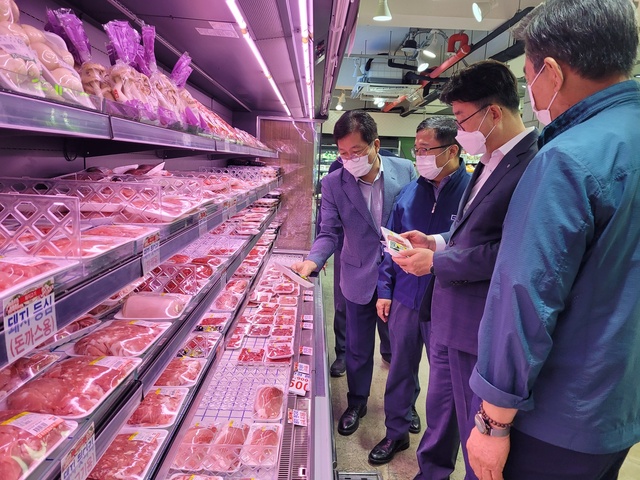 ▲ 경북농협(본부장 금동명)은 민족고유의 명절인 추석을 앞두고 식품안전 특별상황실 운영 및 관내 계통사업장을 대상으로 식품안전 특별점검을 실시한다.ⓒ경북농협