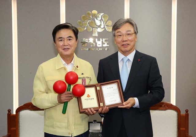 ▲ 왼쪽이 김태흠 충남도지사.ⓒ충남도