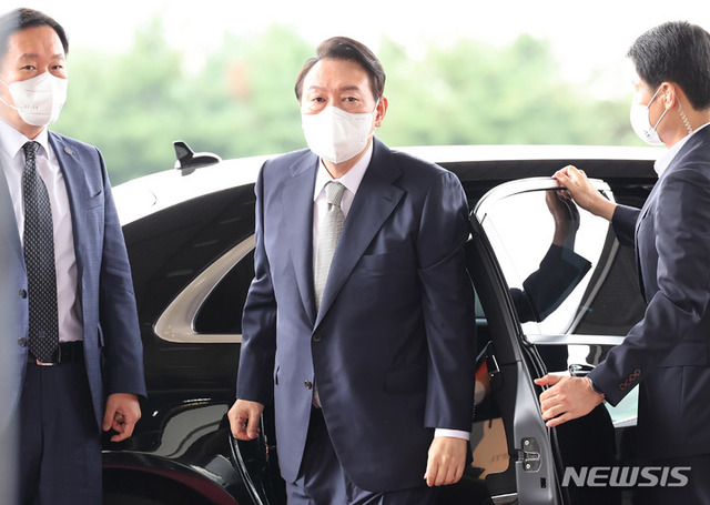▲ 윤석열 대통령이 23일 서울 용산 대통령실 청사로 출근하고 있다. ⓒ뉴시스