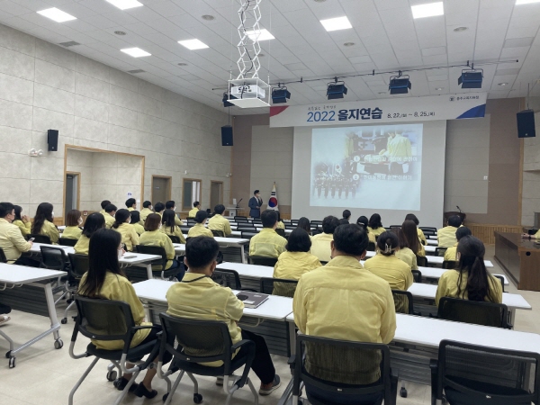 ▲ 충주교육지원청은 23일 2022 을지연습 안보 강연회를 개최했다.ⓒ충주교육지원청