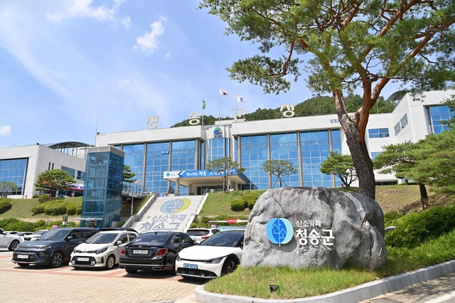 ▲ 청송군(군수 윤경희)은 최근 환경부로부터 물이용부담금 부과 면제 확정 통보를 받았다. 이로써 성덕댐 인근 주민들은 물이용부담금을 내지 않을 수 있게 됐다.ⓒ청송군