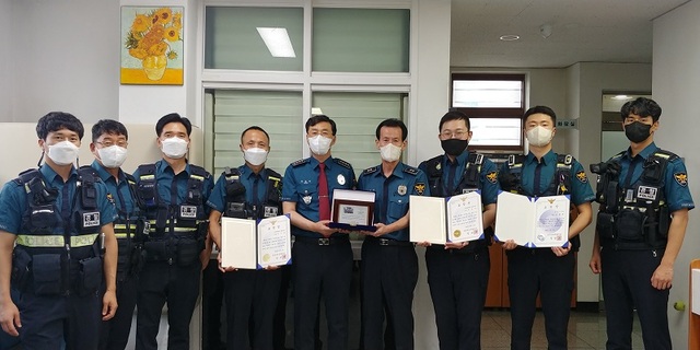 ▲ 왼쪽 5번째가 정경호 서장.ⓒ청주상당경찰서