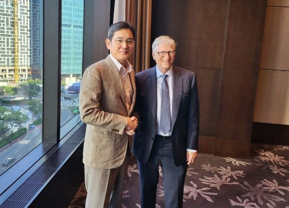 ▲ 지난 16일 만난 이재용 부회장과 빌 게이츠 빌앤멜린다게이츠재단(Bill & Melinda Gates Foundation) 이사장의 모습.ⓒ삼성전자