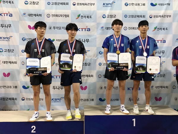 ▲ 남자개인 복식 우승(김은수-김홍빈)과 준우승(신희태-이호열)을 나란히 차지하며 탁구 명문을 입증했다.ⓒ한남대