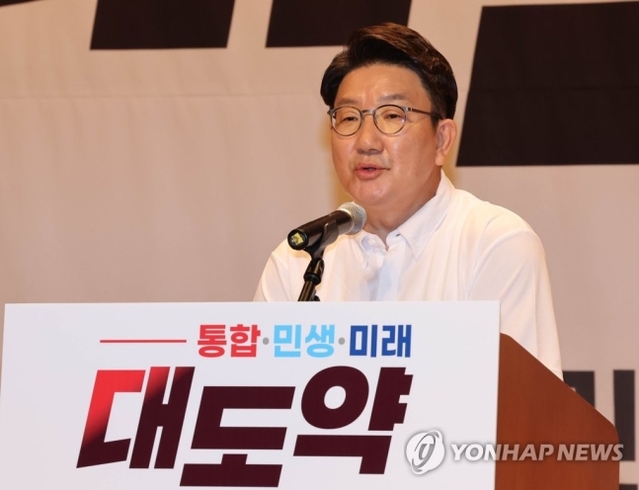 ▲ 권성동 국민의힘 원내대표가 25일 충남 천안시 재능교육연수원에서 열린 '2022 국회의원 연찬회'에서 개회사를 하고 있다.ⓒ연합뉴스