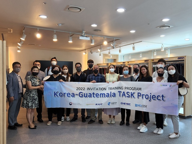 ▲ (재)경북테크노파크(원장 하인성) 글로벌협력센터가 지난 21일, ‘과테말라 섬유분야 생산현장 애로기술지도 사업’을 통해 과테말라 현지 섬유분야 관계자들의 초청 연수를 개최했다고 전했다.ⓒ경북테크노파크