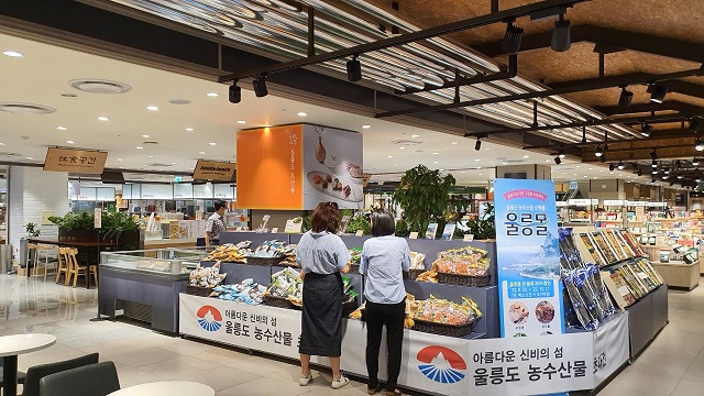 ▲ 울릉군은 26일부터 9월 8일까지 롯데백화점 대구점에서 울릉군 농수특산물 추석맞이 기획전을 진행하고 있다.ⓒ울릉군