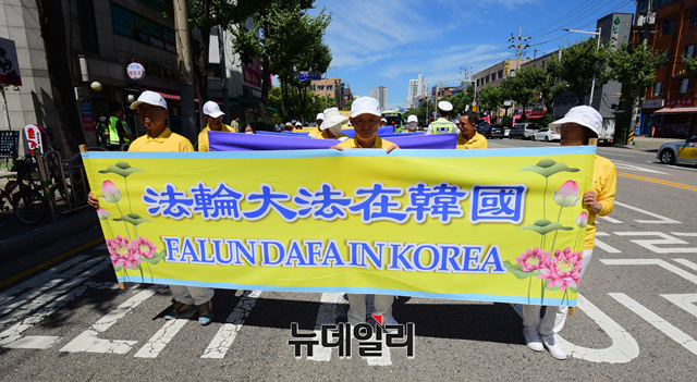 [포토] 중국공산당 탈퇴 4억명 돌파 축하 퍼레이드 | Save Internet 뉴데일리