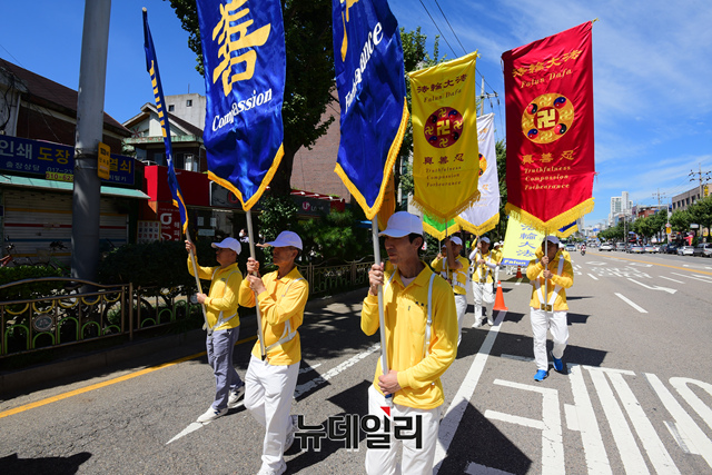 [포토] 중국공산당 탈퇴 4억명 돌파 축하 퍼레이드 | Save Internet 뉴데일리