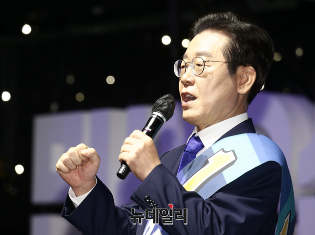 ▲ 이재명 더불어민주당 당대표 후보가 28일 오후 서울 송파구 올림픽체조경기장 KSPO돔에서 열린 제5차 정기전국대의원대회에서 후보자 정견 발표를 하고 있다.ⓒ이종현 기자