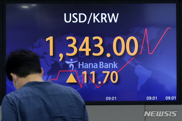 ▲ 29일 외환시장이 1342원으로 출발했다. ⓒ뉴시스