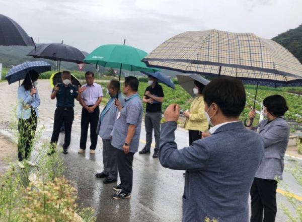 ▲ 충주경찰서는 29일 앙성면 비내섬 일원에서 자치경찰치안협의체 주관으로 범죄･사고 취약지 합동 방범진단을 실시했다.ⓒ충주경찰서