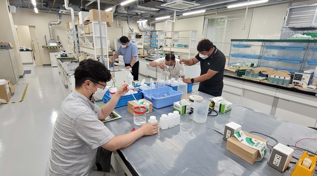 ▲ 영진전문대학교(총장 최재영)가 의욕적으로 개설한 마이스터대 전문기술석사과정이 하계방학을 이용해 해외 선진금형기술 연수에 나서 화제다.ⓒ영진전문대