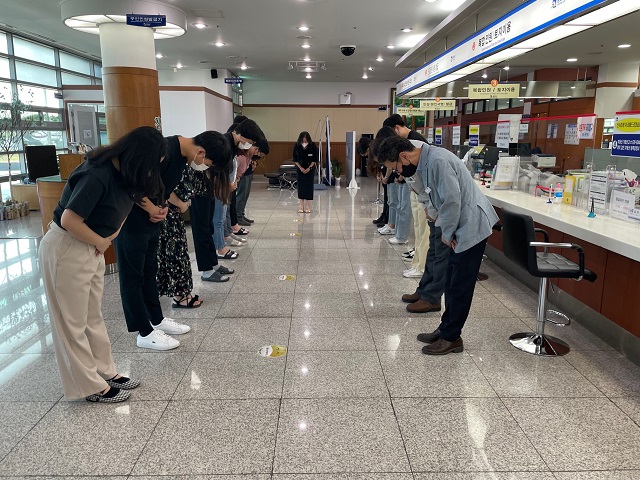 ▲ 봉화군은 군민이 행복한 민원행정을 구현하기 위해 공무원들의 친절 봉사가 큰 영향을 미친다는 점을 인식하고 친절교육에도 힘쓰고 있다.ⓒ봉화군