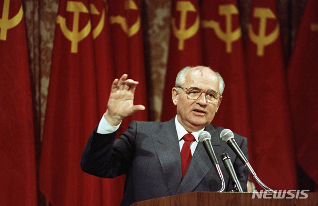 ▲ 1990년 6월 샌프란시스코를 찾았던 고르바초프 전 소련 대통령. 소련 공산당이 해체하기 전이다. ⓒ뉴시스 AP. 무단전재 및 재배포 금지.