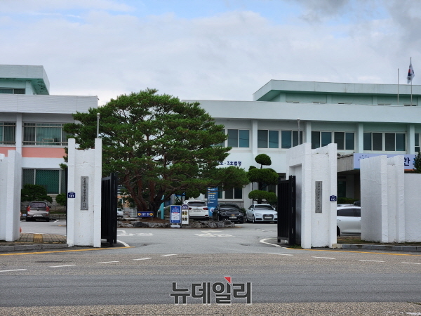 ▲ 1979년 충주시 계명대로 현 위치에 신축해 사용중인 충주지원과 충주지청 청사 전경.ⓒ뉴데일리D/B