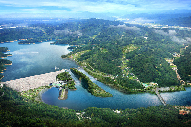 ▲ 대구시 상수도사업본부 수질연구소는 지난 19일 한국수자원공사의 도움을 받아 안동댐 원수를 채수하고 수질을 정밀 분석해 29일 그 결과를 발표했다.ⓒ대구시