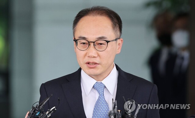 ▲ 윤석열 대통령 정부의 초대 검찰총장 후보로 지명된 이원석 대검 차장검사가 지난달 18일 오후 서울 서초구 대검찰청에서 소감을 밝히고 있다. ⓒ연합뉴스